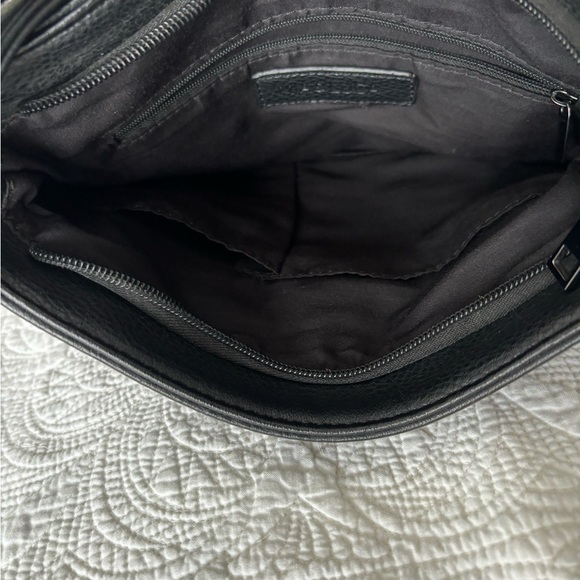 Mia and Luca Cross Body faux leather purse. Black - Picture 3 of 6